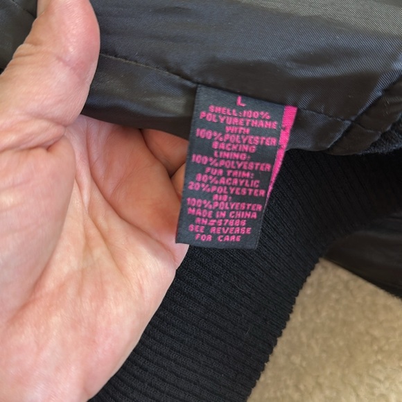 NWOT Neu Look Black Vegan Leather Bomber Vest With Faux Fur Collar Size L - Picture 13 of 13